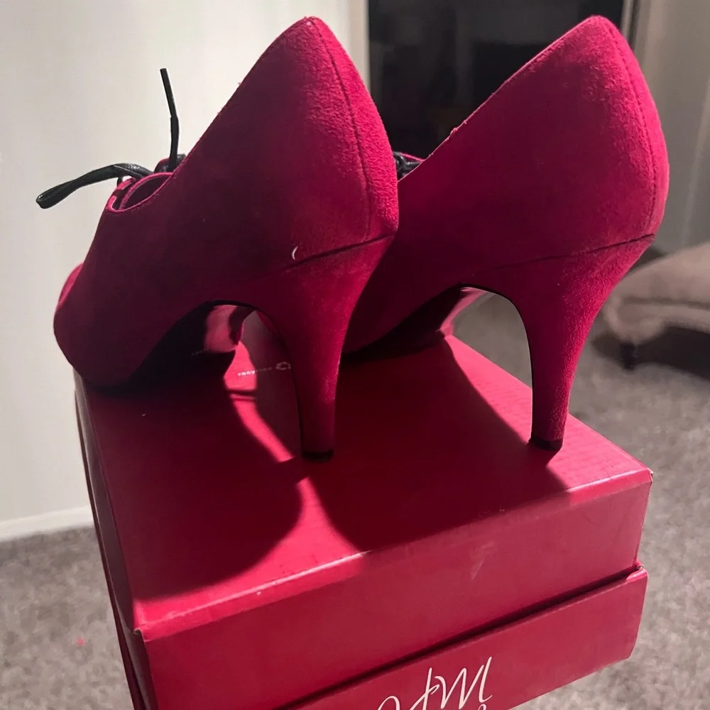 Red high heels - Picture 3 of 7